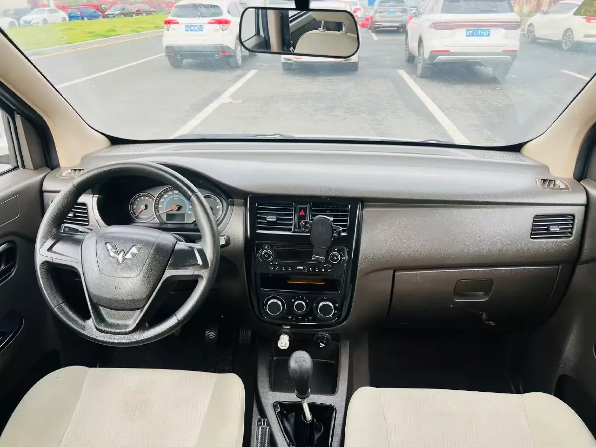 2016 WuLing RongGuang V 1.5L 112HP L4 5MT,autocango,china used car exporter,china ev exporter,chinese used car exporter,chinese used ev exporter