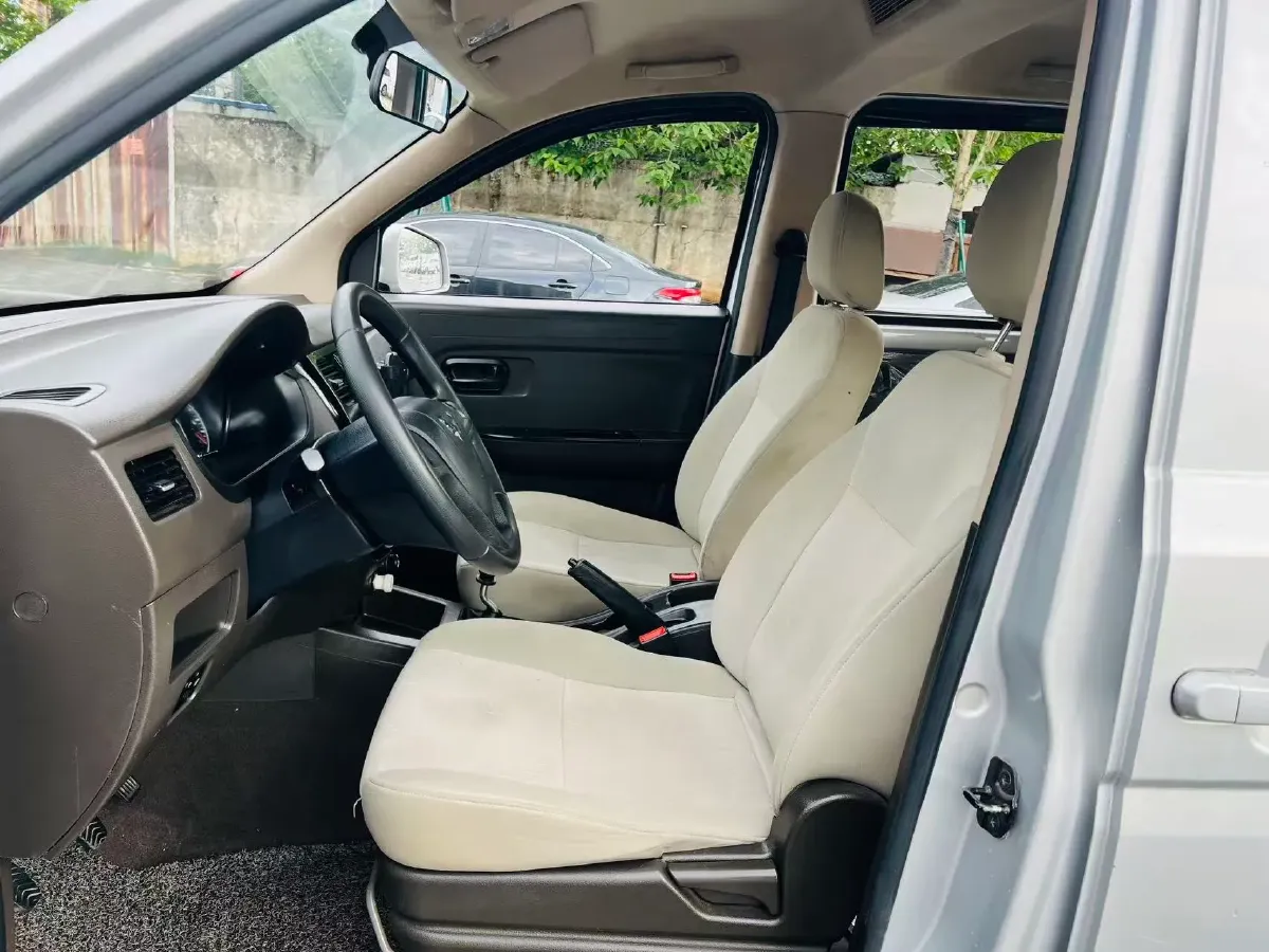 2016 WuLing RongGuang V 1.5L 112HP L4 5MT,autocango,china used car exporter,china ev exporter,chinese used car exporter,chinese used ev exporter