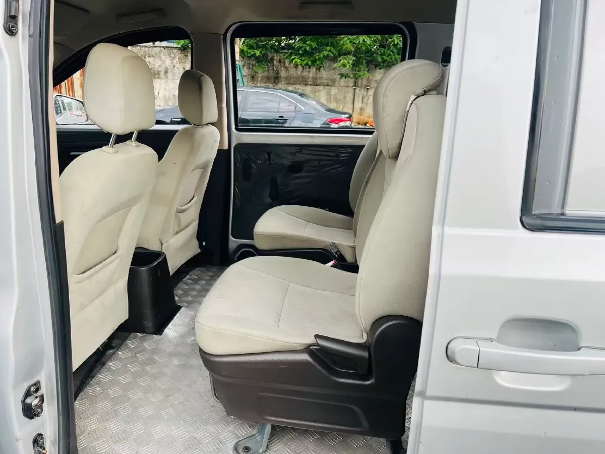 2016 WuLing RongGuang V 1.5L 112HP L4 5MT,autocango,china used car exporter,china ev exporter,chinese used car exporter,chinese used ev exporter