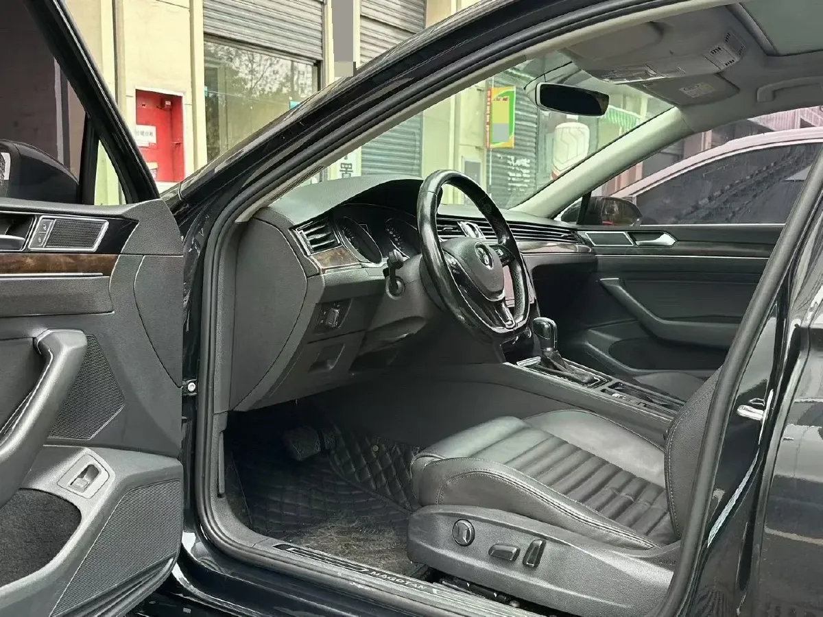 2019 Volkswagen Magotan 2.0T 186HP L4 7DCT,autocango,china used car exporter,china ev exporter,chinese used car exporter,chinese used ev exporter