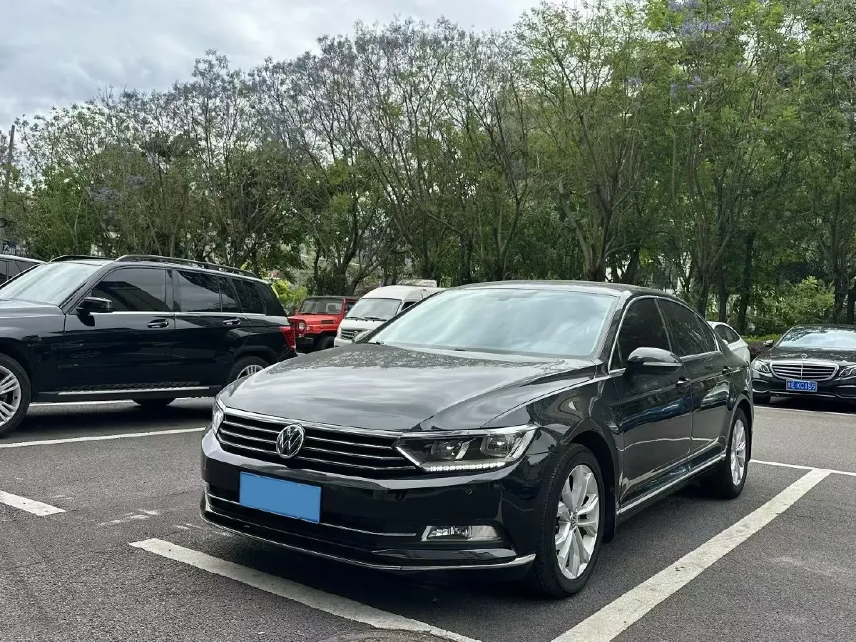 2019 Volkswagen Magotan 2.0T 186HP L4 7DCT,autocango,china used car exporter,china ev exporter,chinese used car exporter,chinese used ev exporter
