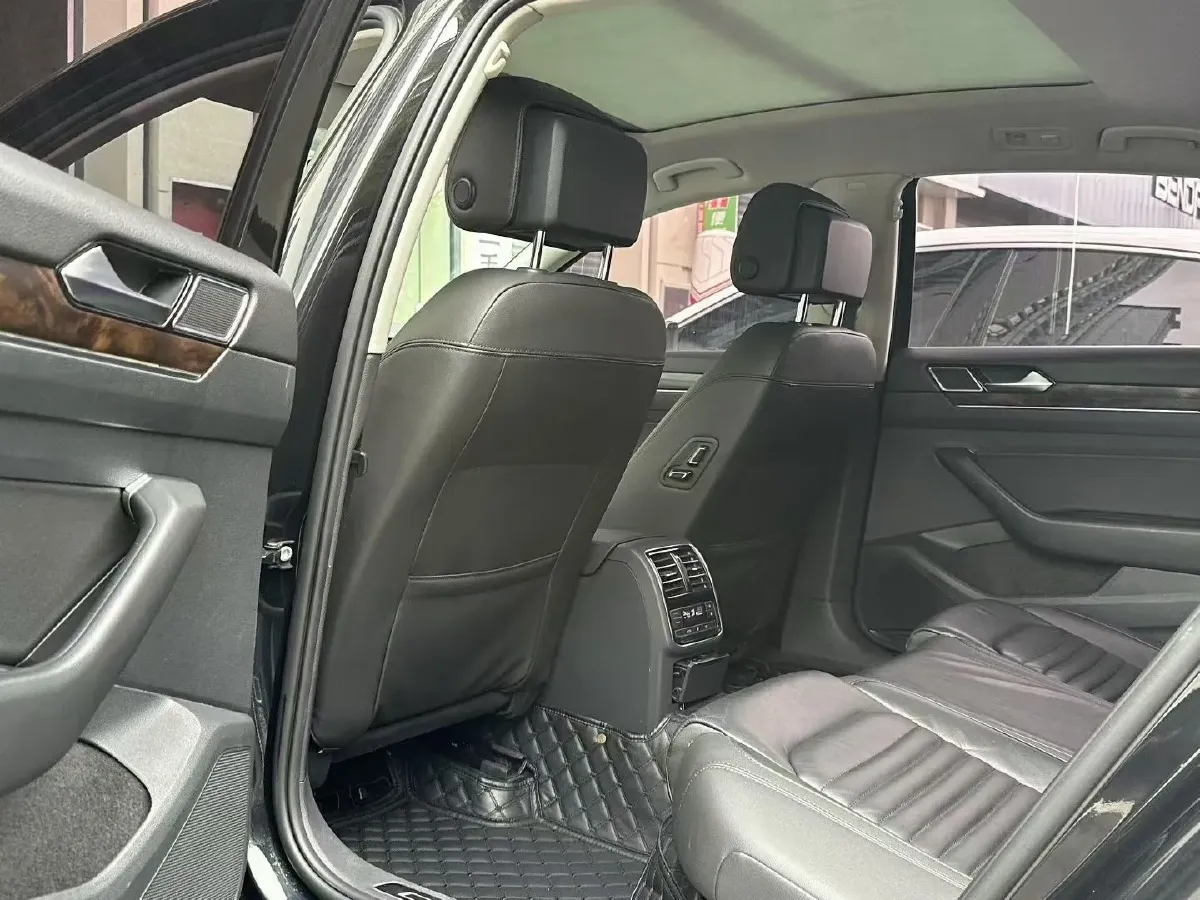 2019 Volkswagen Magotan 2.0T 186HP L4 7DCT,autocango,china used car exporter,china ev exporter,chinese used car exporter,chinese used ev exporter