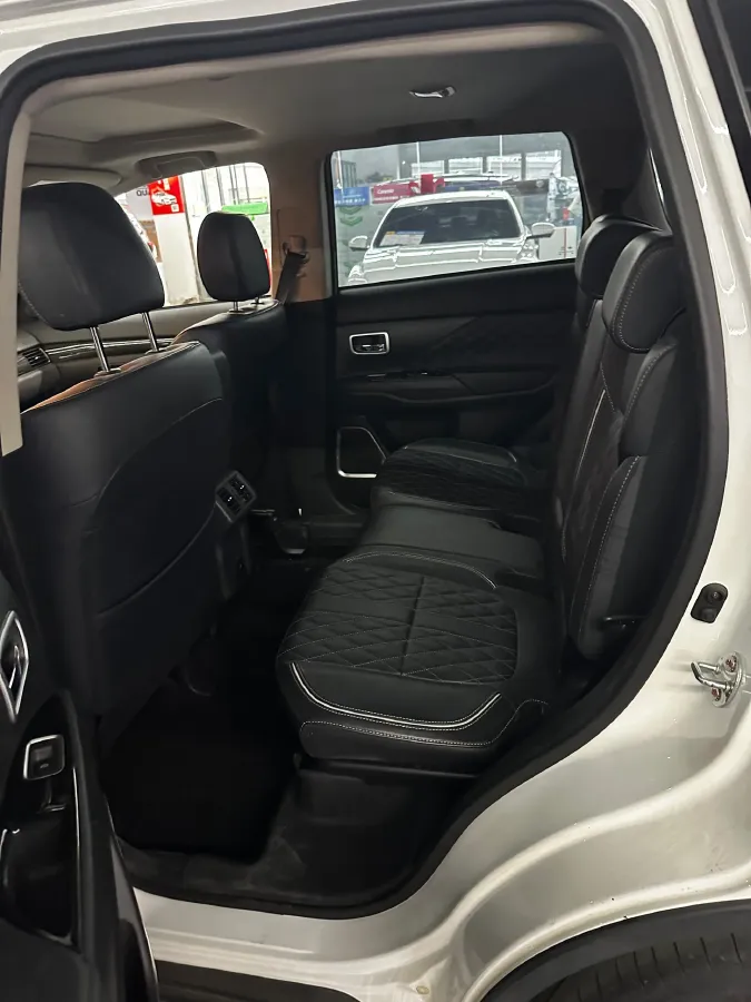 2020 Mitsubishi Outlander 2.4L 192HP L4 CVT,autocango,china used car exporter,china ev exporter,chinese used car exporter,chinese used ev exporter