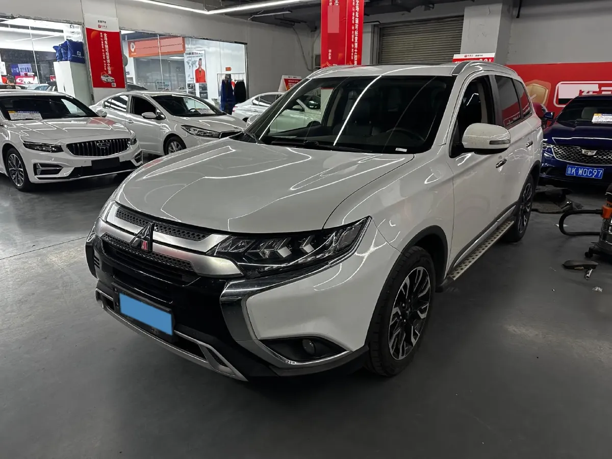 2020 Mitsubishi Outlander 2.4L 192HP L4 CVT,autocango,china used car exporter,china ev exporter,chinese used car exporter,chinese used ev exporter