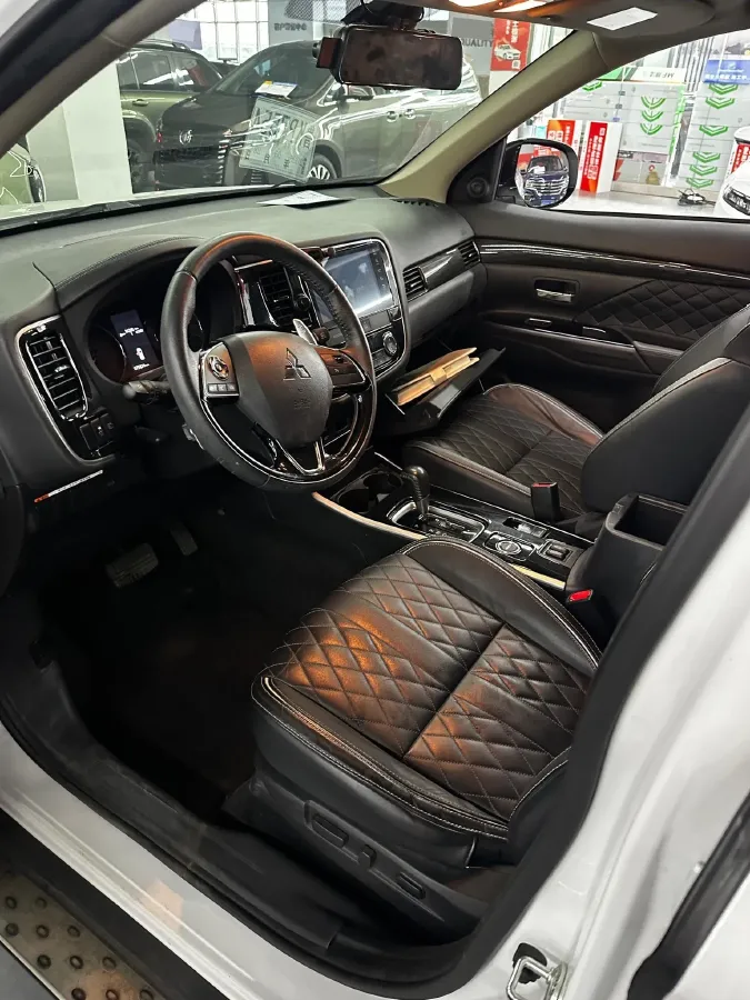 2020 Mitsubishi Outlander 2.4L 192HP L4 CVT,autocango,china used car exporter,china ev exporter,chinese used car exporter,chinese used ev exporter