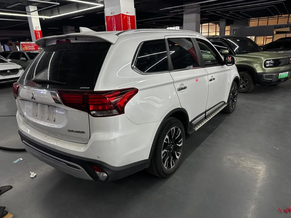 2020 Mitsubishi Outlander 2.4L 192HP L4 CVT,autocango,china used car exporter,china ev exporter,chinese used car exporter,chinese used ev exporter