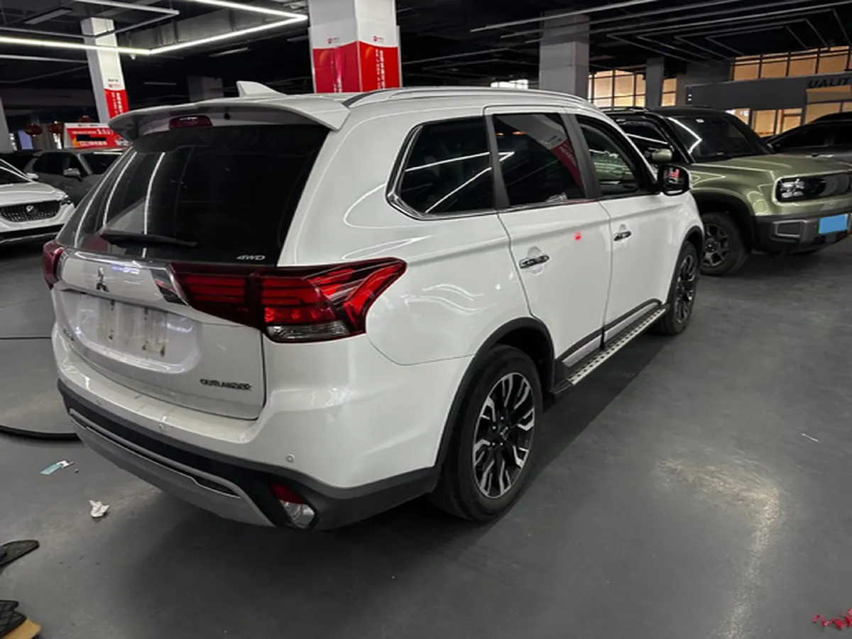 2020 Mitsubishi Outlander 2.4L 192HP L4 CVT,autocango,china used car exporter,china ev exporter,chinese used car exporter,chinese used ev exporter