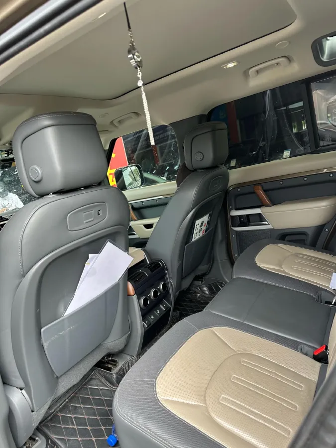 2022 Land Rover Defender 3.0T 400HP L6 8AT,autocango,china used car exporter,china ev exporter,chinese used car exporter,chinese used ev exporter