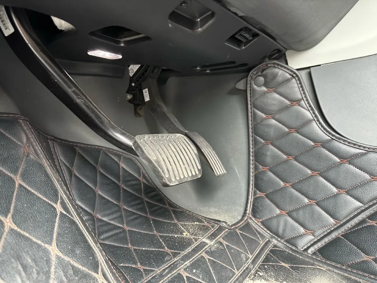 2022 Land Rover Defender 3.0T 400HP L6 8AT,autocango,china used car exporter,china ev exporter,chinese used car exporter,chinese used ev exporter