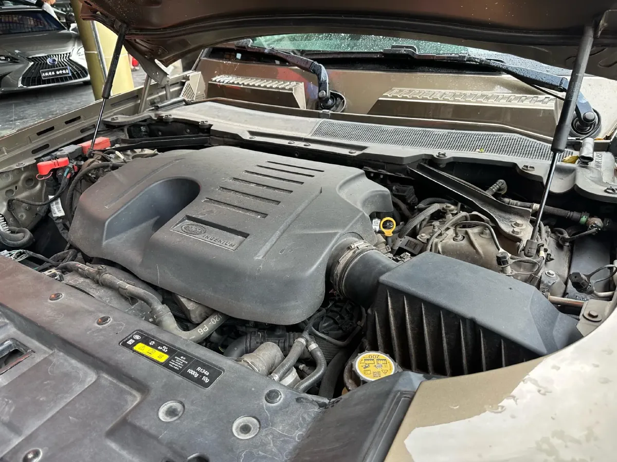 2022 Land Rover Defender 3.0T 400HP L6 8AT,autocango,china used car exporter,china ev exporter,chinese used car exporter,chinese used ev exporter