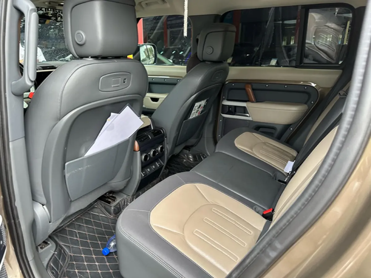 2022 Land Rover Defender 3.0T 400HP L6 8AT,autocango,china used car exporter,china ev exporter,chinese used car exporter,chinese used ev exporter