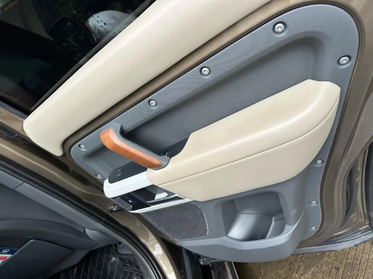 2022 Land Rover Defender 3.0T 400HP L6 8AT,autocango,china used car exporter,china ev exporter,chinese used car exporter,chinese used ev exporter