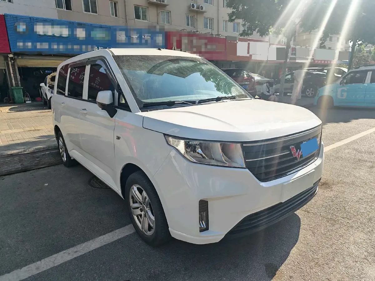 2020 WuLing HongGuang Plus 1.5L 99HP L4 6MT,autocango,china used car exporter,china ev exporter,chinese used car exporter,chinese used ev exporter
