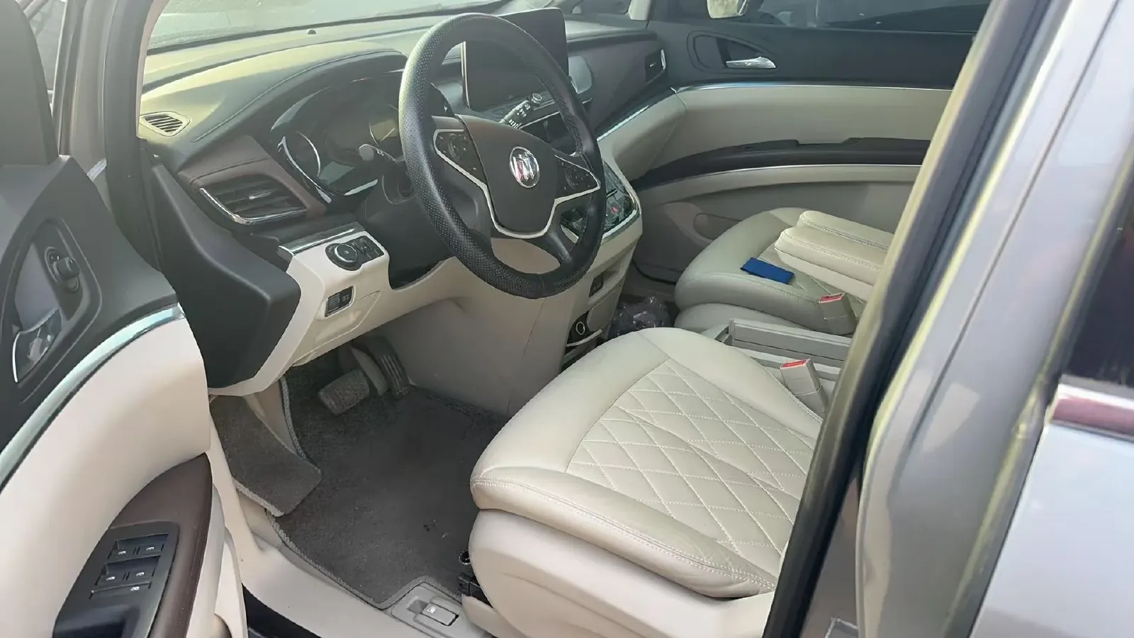 2023 Buick GL8 2.0T 237HP L4 9AT,autocango,china used car exporter,china ev exporter,chinese used car exporter,chinese used ev exporter