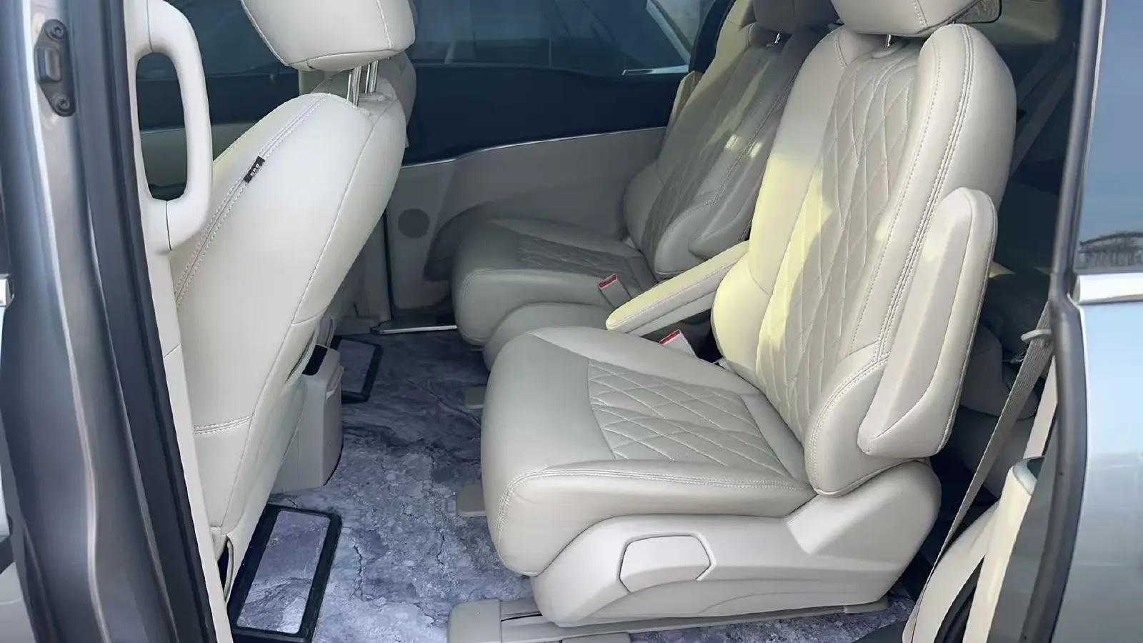 2023 Buick GL8 2.0T 237HP L4 9AT,autocango,china used car exporter,china ev exporter,chinese used car exporter,chinese used ev exporter