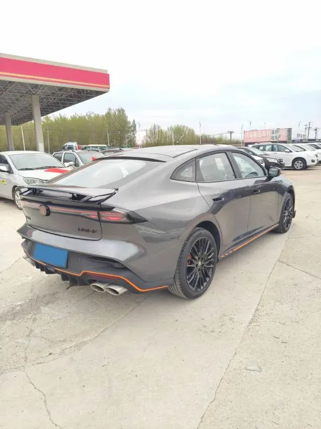 2025 ChangAn UNI-V 2.0T 245HP L4 8AT,autocango,china used car exporter,china ev exporter,chinese used car exporter,chinese used ev exporter