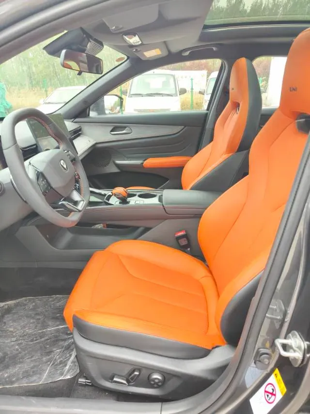 2025 ChangAn UNI-V 2.0T 245HP L4 8AT,autocango,china used car exporter,china ev exporter,chinese used car exporter,chinese used ev exporter