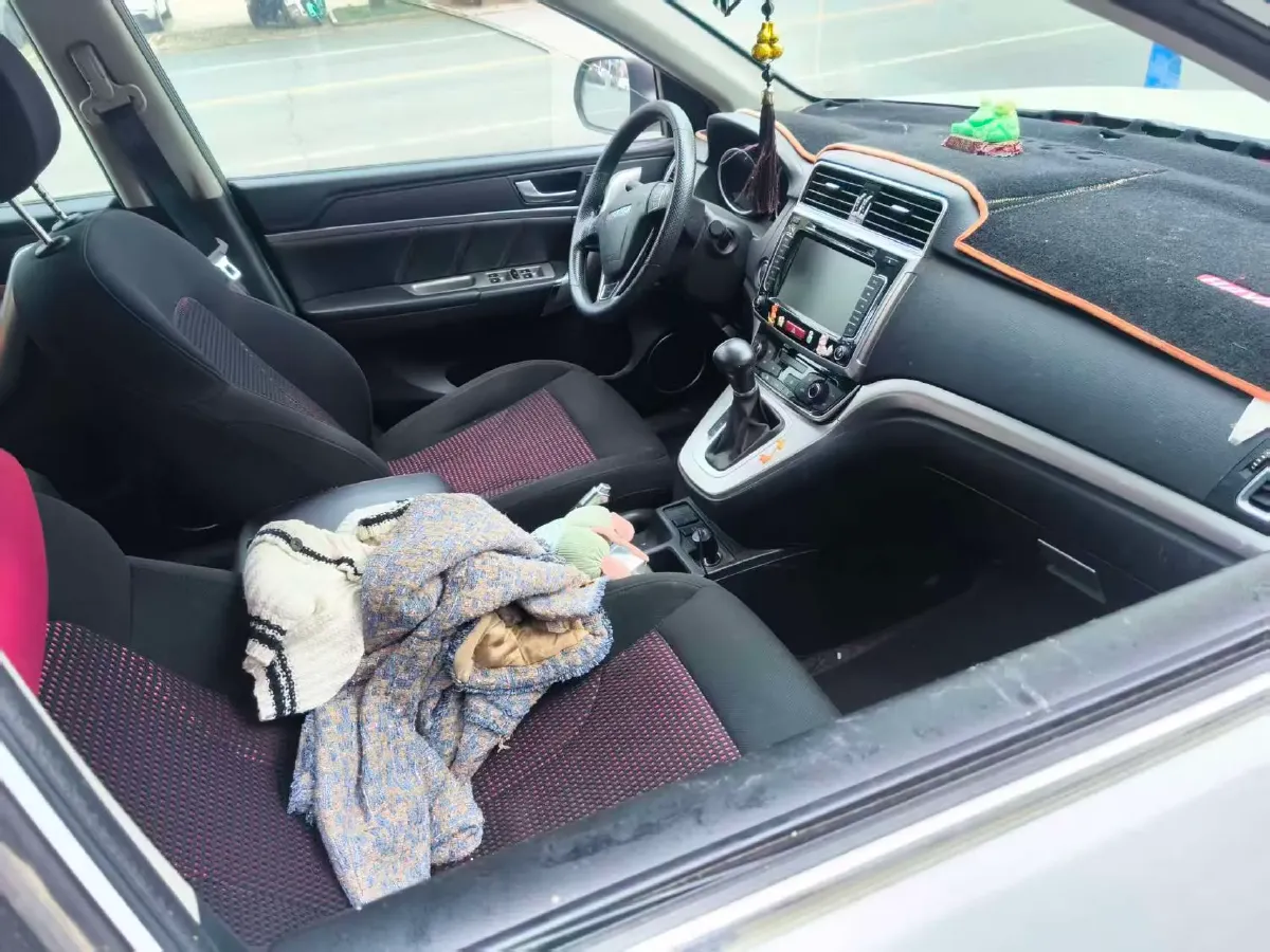 2019 Haval M6 1.5T 150HP L4 7DCT,autocango,china used car exporter,china ev exporter,chinese used car exporter,chinese used ev exporter