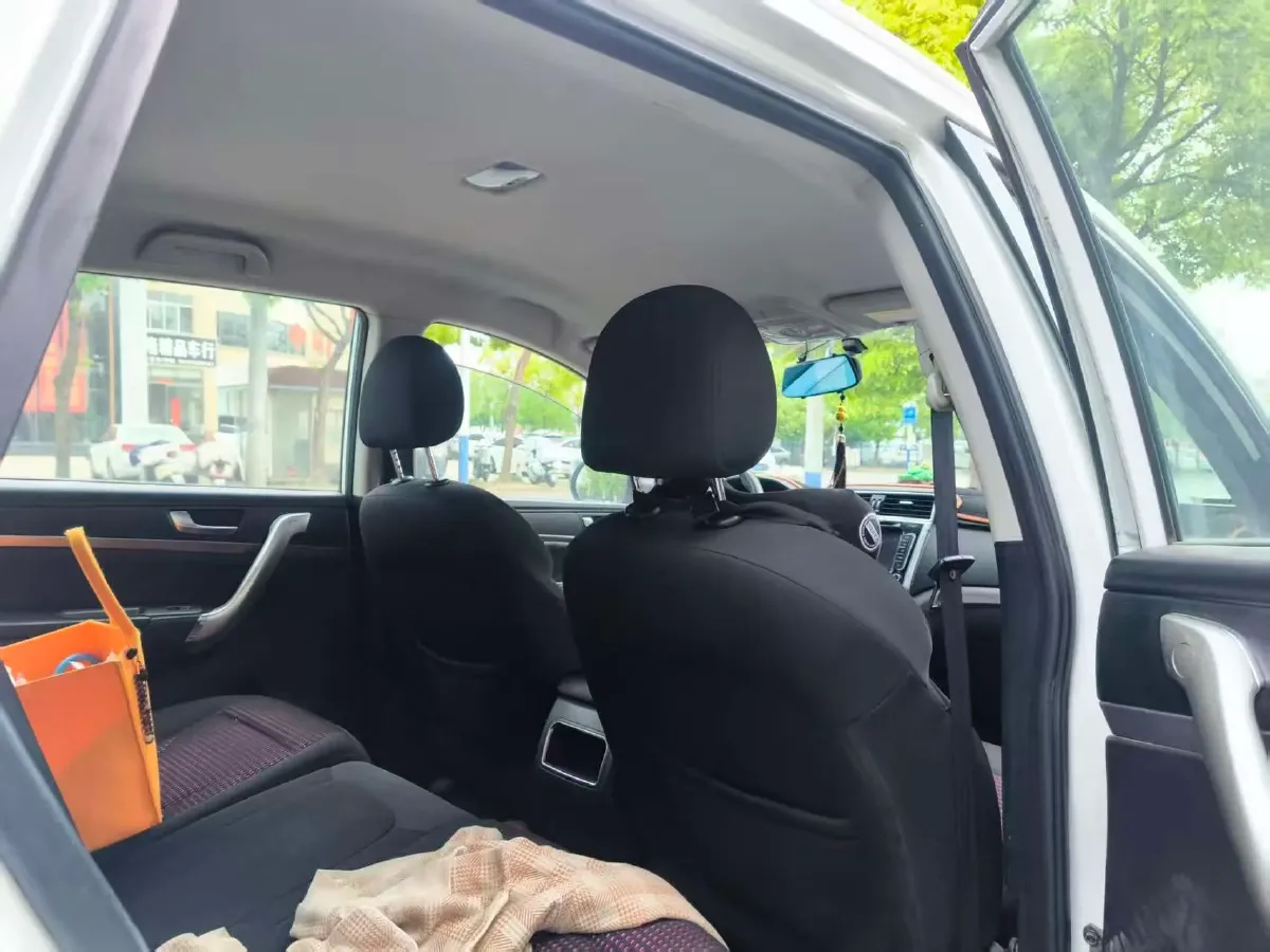 2019 Haval M6 1.5T 150HP L4 7DCT,autocango,china used car exporter,china ev exporter,chinese used car exporter,chinese used ev exporter