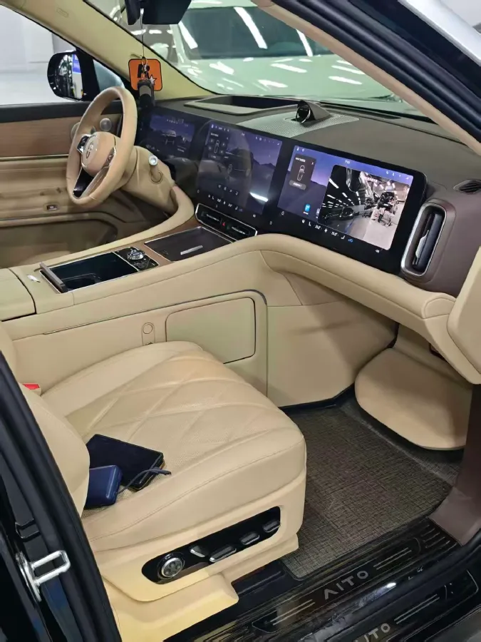 2025 AITO AITO M9 REEV 160HP REEV 52KWH,autocango,china used car exporter,china ev exporter,chinese used car exporter,chinese used ev exporter