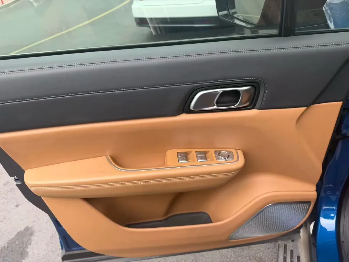 2020 Li ONE Range Extended 131HP REEV 40.5KWH,autocango,china used car exporter,china ev exporter,chinese used car exporter,chinese used ev exporter