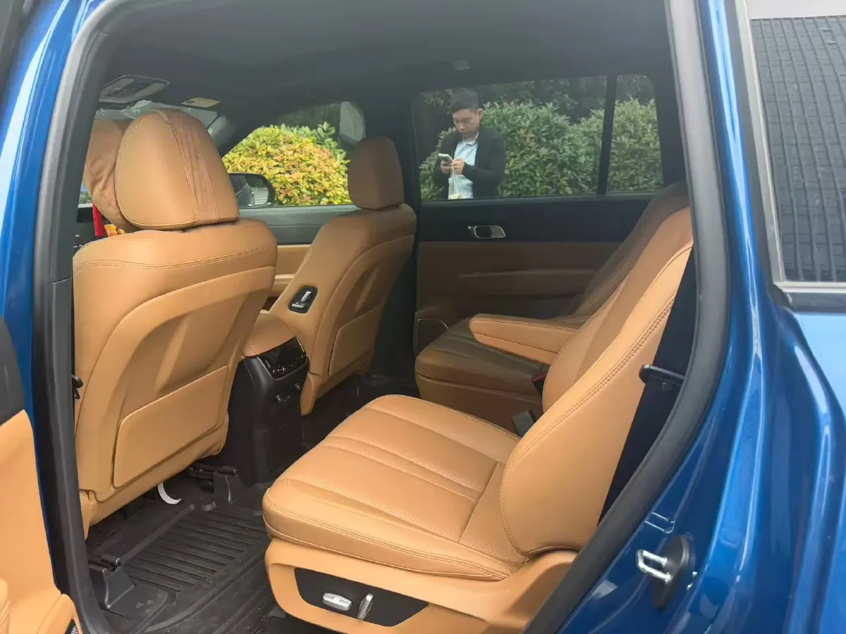 2020 Li ONE Range Extended 131HP REEV 40.5KWH,autocango,china used car exporter,china ev exporter,chinese used car exporter,chinese used ev exporter