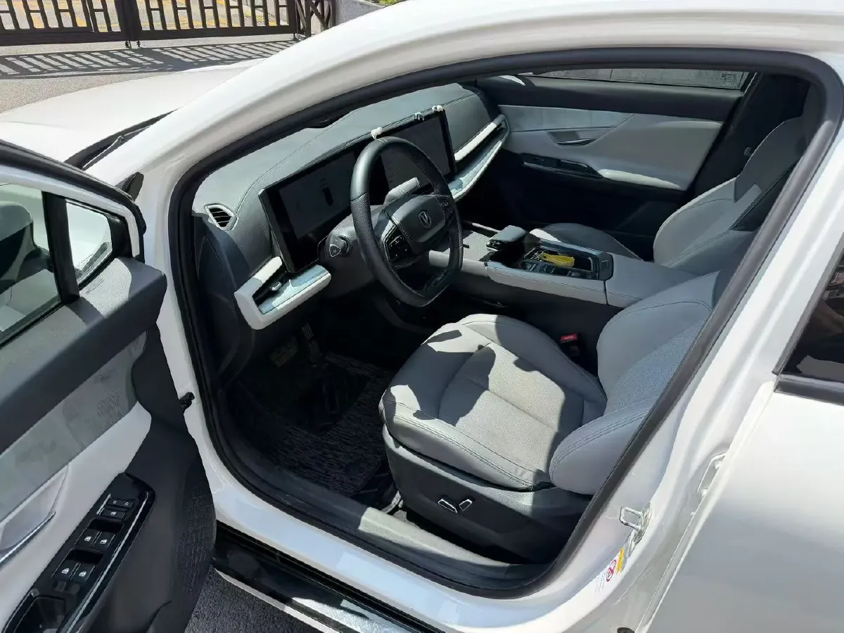 2023 ChangAn UNI-T 1.5T 188HP L4 7DCT,autocango,china used car exporter,china ev exporter,chinese used car exporter,chinese used ev exporter