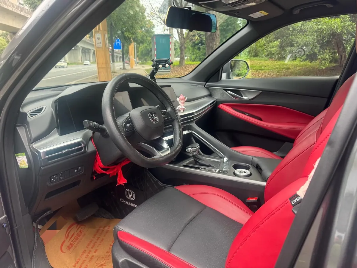 2021 ChangAn CS35 Plus 1.4T 160HP L4 7DCT,autocango,china used car exporter,china ev exporter,chinese used car exporter,chinese used ev exporter