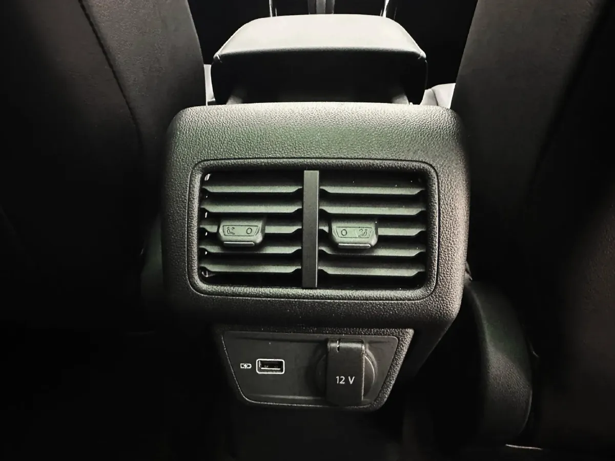 2021 Jetta VS7 1.4T 150HP L4 6AT,autocango,china used car exporter,china ev exporter,chinese used car exporter,chinese used ev exporter