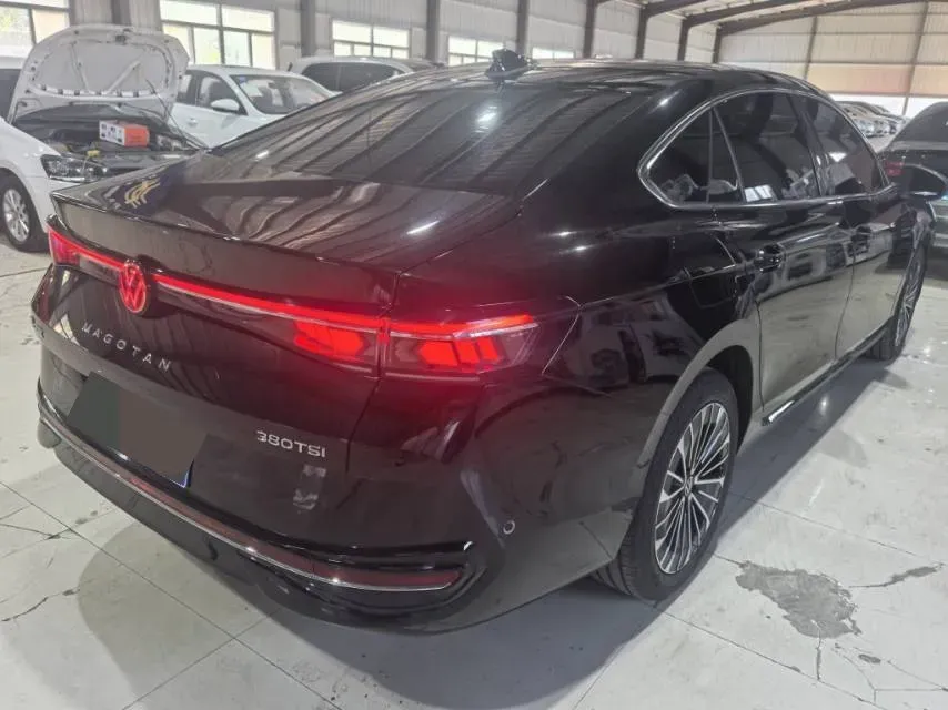 2026 Volkswagen Magotan 2.0T 220HP L4 7DCT,autocango,china used car exporter,china ev exporter,chinese used car exporter,chinese used ev exporter