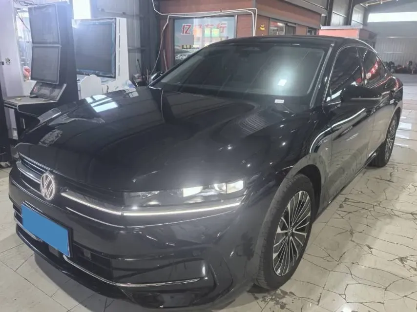 2026 Volkswagen Magotan 2.0T 220HP L4 7DCT,autocango,china used car exporter,china ev exporter,chinese used car exporter,chinese used ev exporter