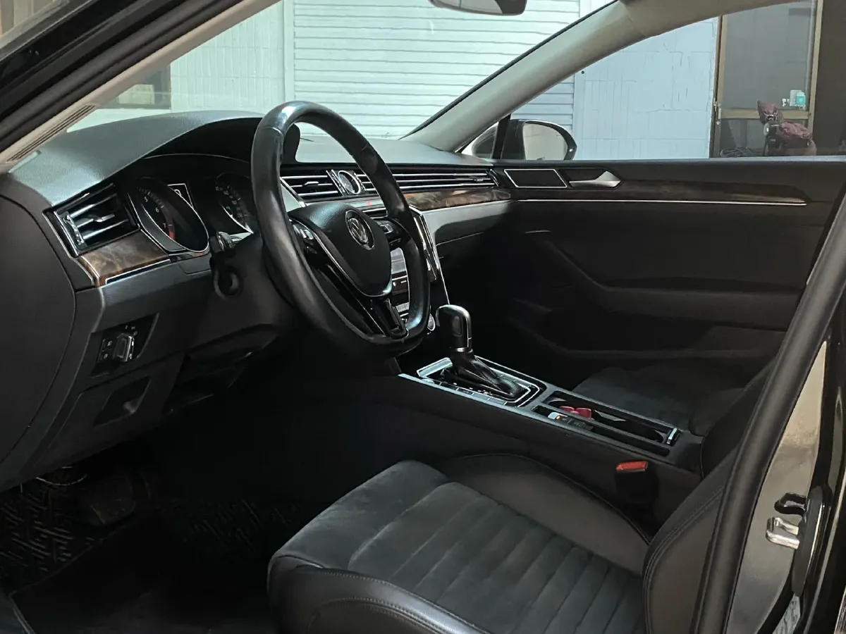 2018 Volkswagen Magotan 1.8T 180HP L4 7DCT,autocango,china used car exporter,china ev exporter,chinese used car exporter,chinese used ev exporter