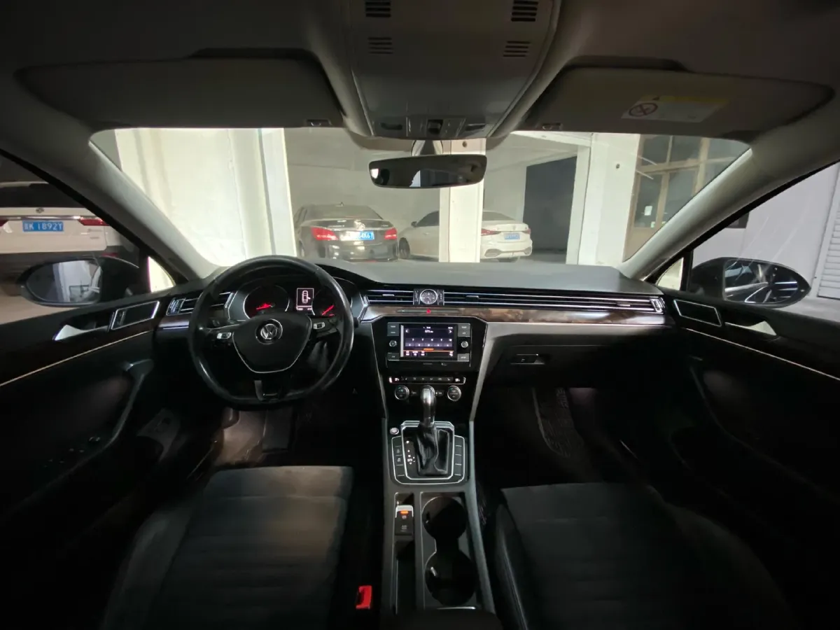 2018 Volkswagen Magotan 1.8T 180HP L4 7DCT,autocango,china used car exporter,china ev exporter,chinese used car exporter,chinese used ev exporter