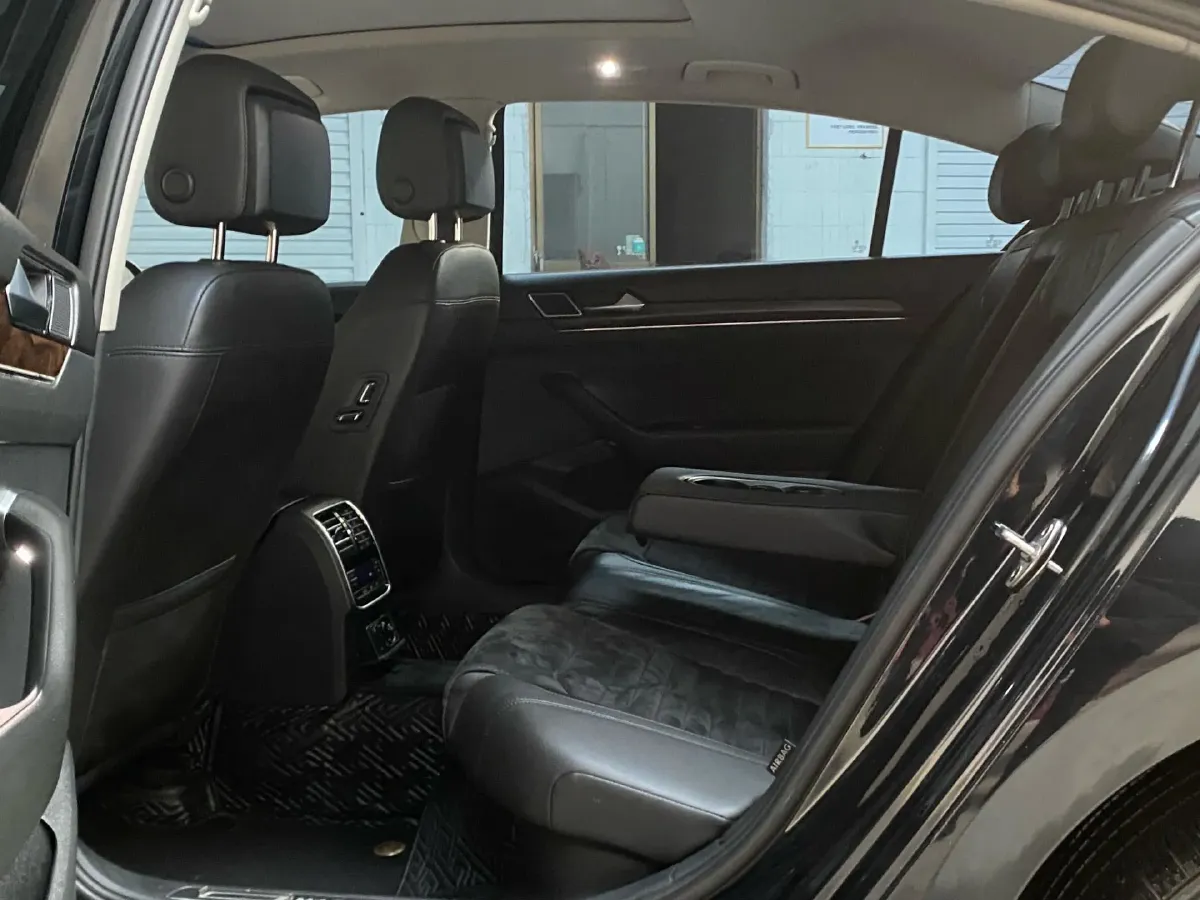 2018 Volkswagen Magotan 1.8T 180HP L4 7DCT,autocango,china used car exporter,china ev exporter,chinese used car exporter,chinese used ev exporter