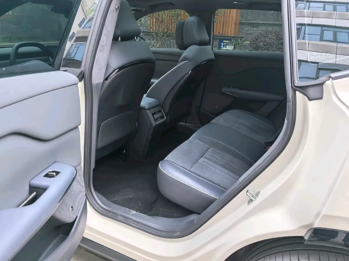 2024 Voyah ZhiYin BEV 109KWH,autocango,china used car exporter,china ev exporter,chinese used car exporter,chinese used ev exporter