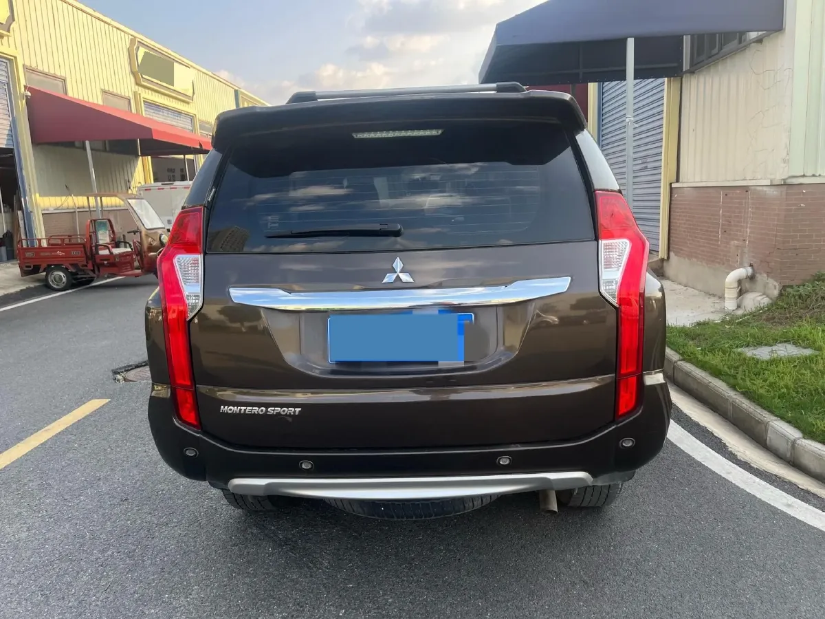 2019 Mitsubishi Pajero 3.0L 209HP V6 8AT,autocango,china used car exporter,china ev exporter,chinese used car exporter,chinese used ev exporter