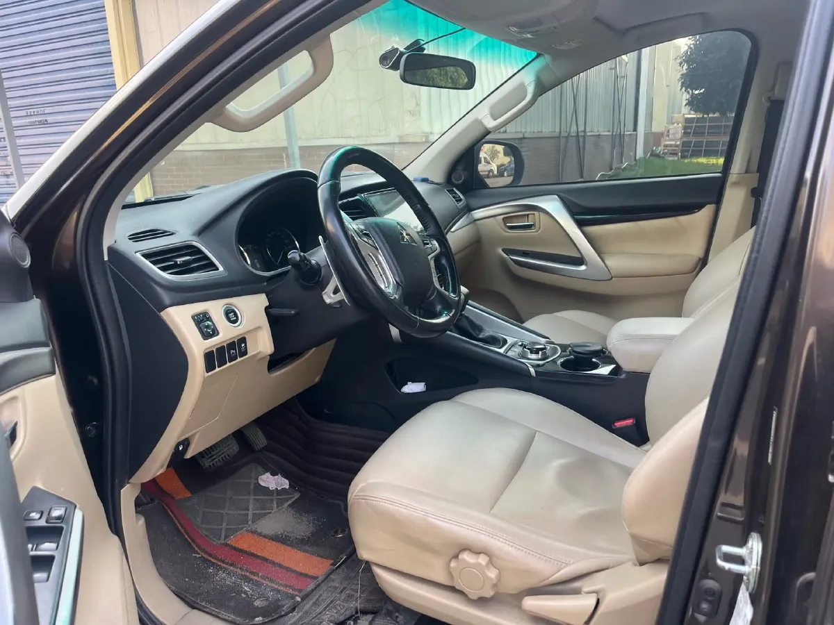 2019 Mitsubishi Pajero 3.0L 209HP V6 8AT,autocango,china used car exporter,china ev exporter,chinese used car exporter,chinese used ev exporter