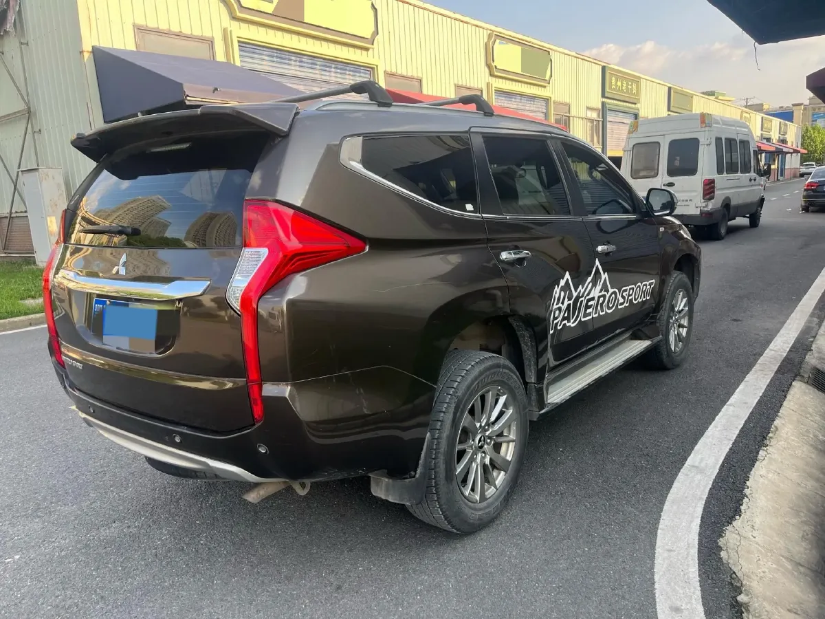 2019 Mitsubishi Pajero 3.0L 209HP V6 8AT,autocango,china used car exporter,china ev exporter,chinese used car exporter,chinese used ev exporter