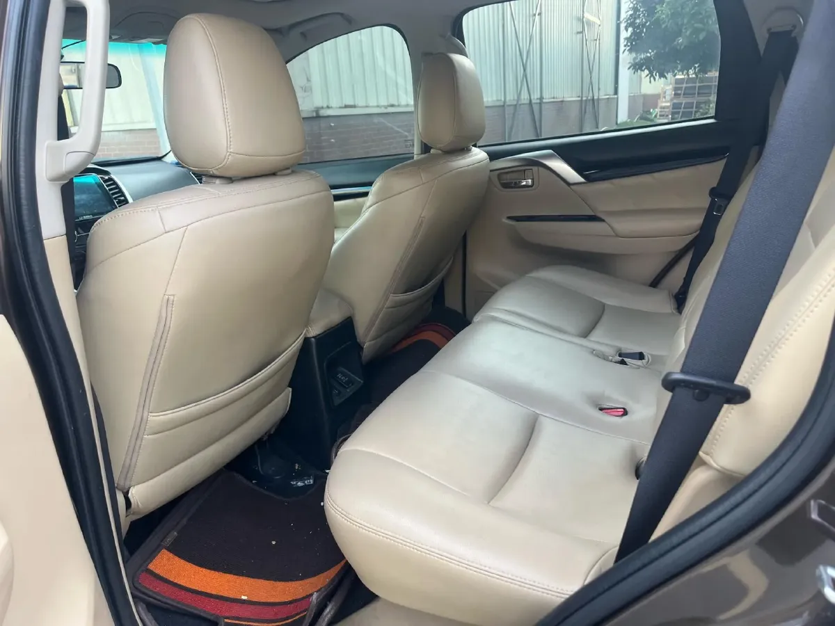 2019 Mitsubishi Pajero 3.0L 209HP V6 8AT,autocango,china used car exporter,china ev exporter,chinese used car exporter,chinese used ev exporter