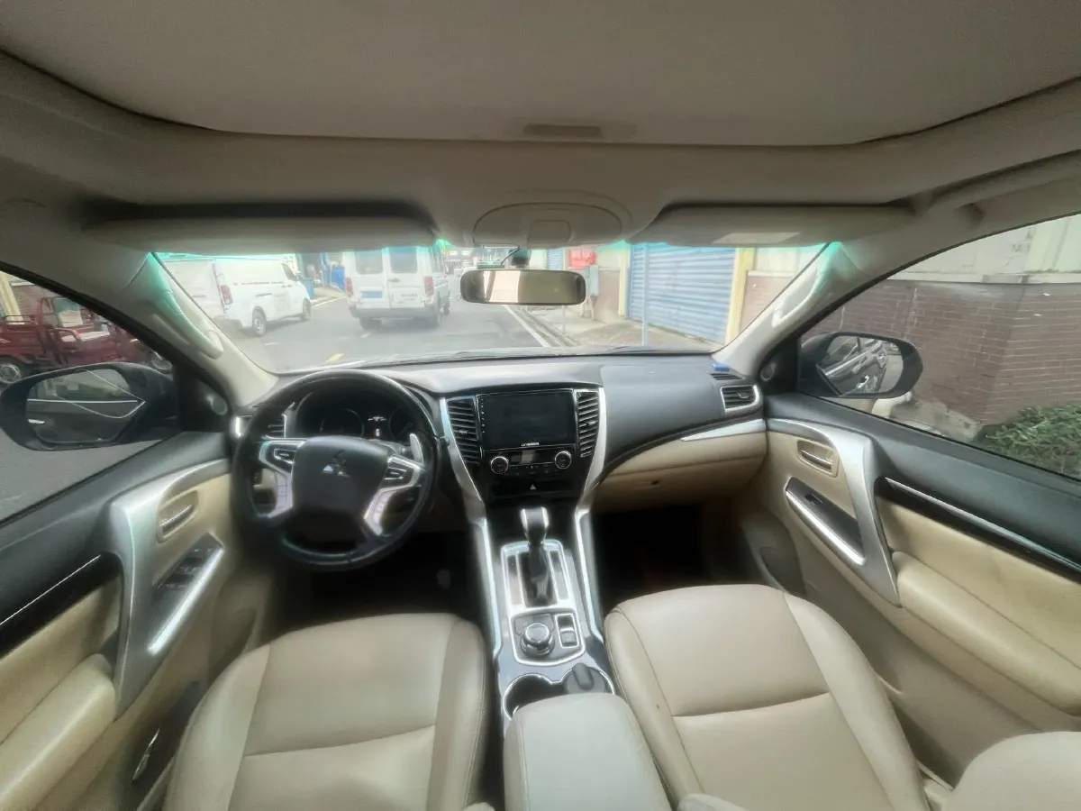 2019 Mitsubishi Pajero 3.0L 209HP V6 8AT,autocango,china used car exporter,china ev exporter,chinese used car exporter,chinese used ev exporter