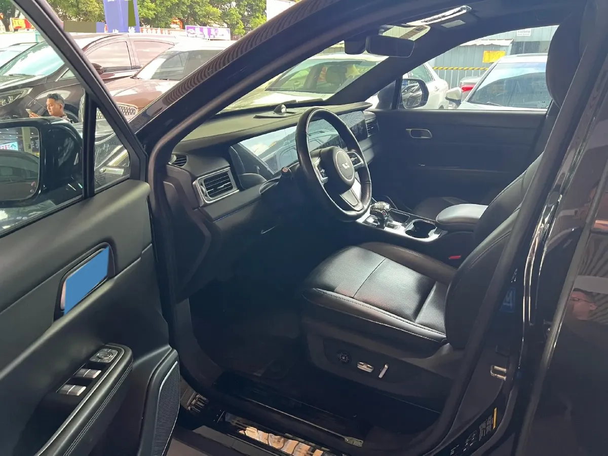 2021 Li ONE Range Extended 131HP REEV 40.5KWH,autocango,china used car exporter,china ev exporter,chinese used car exporter,chinese used ev exporter