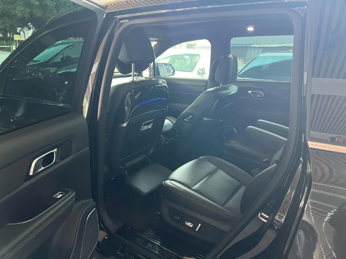 2021 Li ONE Range Extended 131HP REEV 40.5KWH,autocango,china used car exporter,china ev exporter,chinese used car exporter,chinese used ev exporter