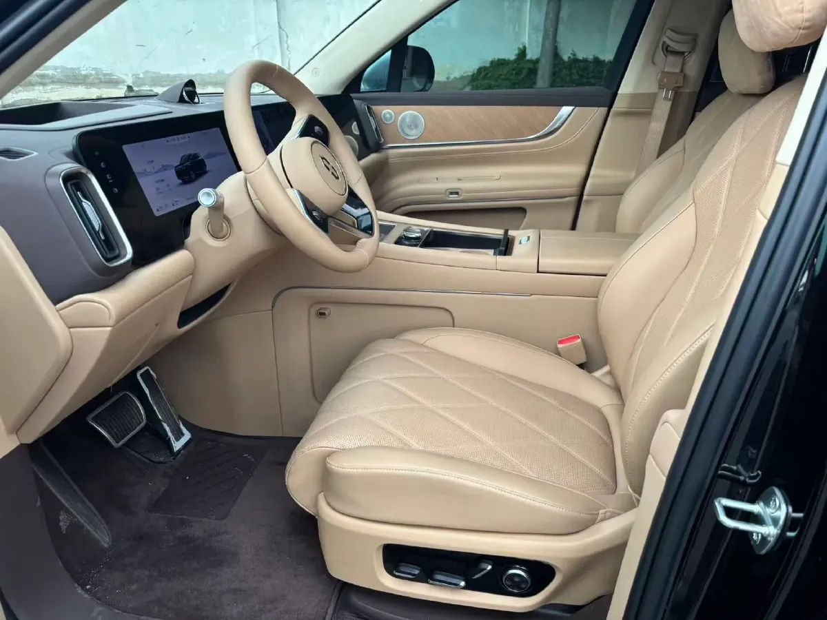 2025 AITO AITO M9 REEV 160HP REEV 52KWH,autocango,china used car exporter,china ev exporter,chinese used car exporter,chinese used ev exporter