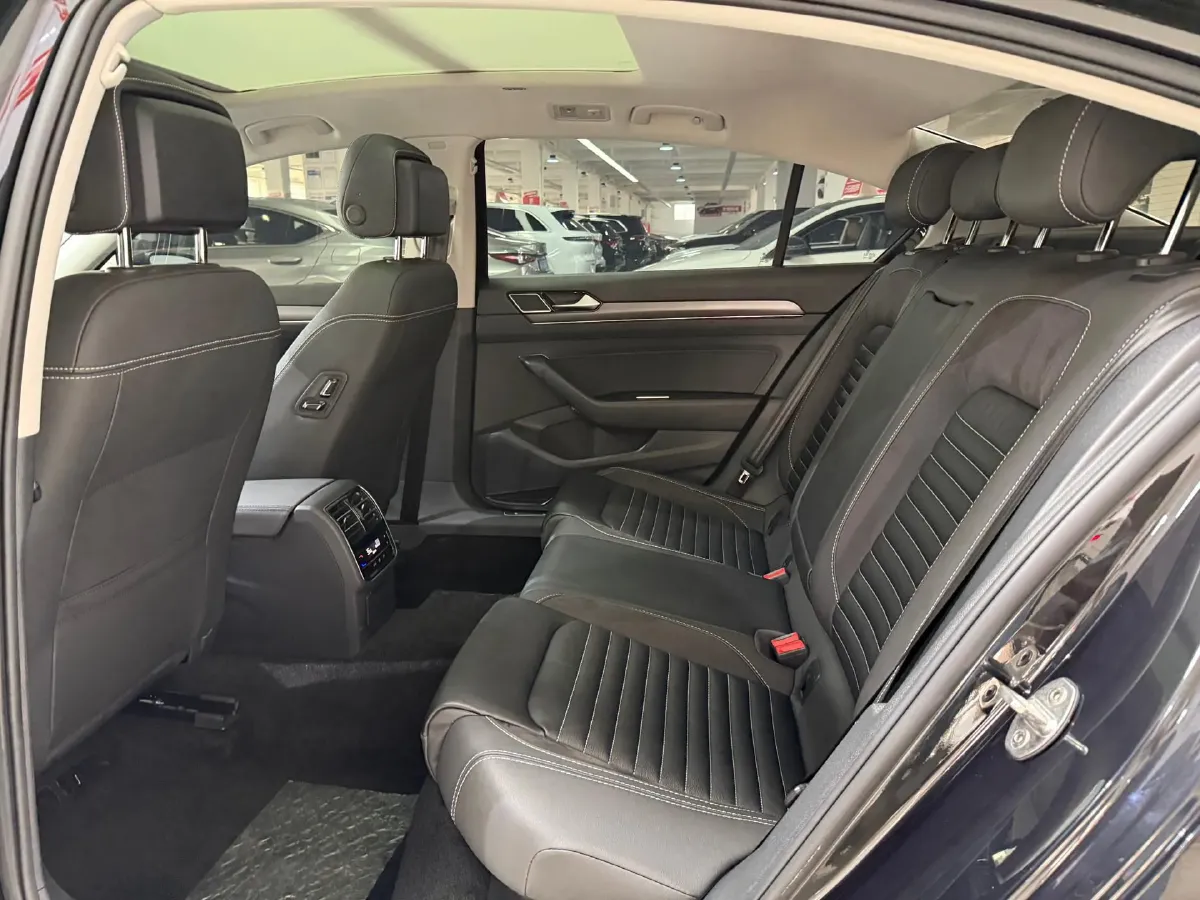 2020 Volkswagen Magotan 2.0T 186HP L4 7DCT,autocango,china used car exporter,china ev exporter,chinese used car exporter,chinese used ev exporter