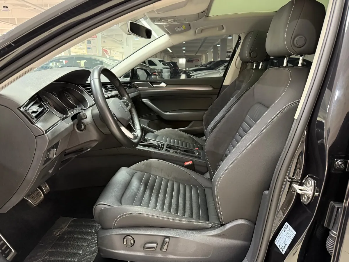 2020 Volkswagen Magotan 2.0T 186HP L4 7DCT,autocango,china used car exporter,china ev exporter,chinese used car exporter,chinese used ev exporter