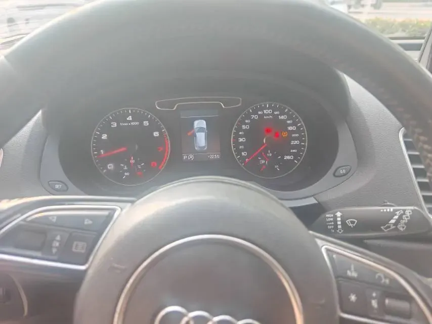 2015 Audi Q3 2.0T 170HP L4 7DCT,autocango,china used car exporter,china ev exporter,chinese used car exporter,chinese used ev exporter