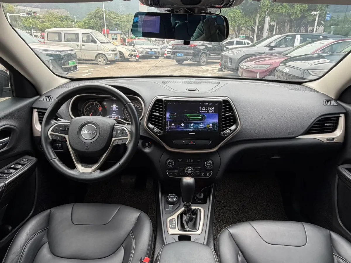 2017 Jeep Cherokee 2.4L 175HP L4 9AT,autocango,china used car exporter,china ev exporter,chinese used car exporter,chinese used ev exporter