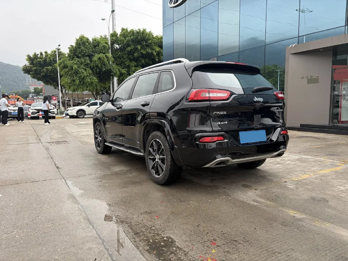 2017 Jeep Cherokee 2.4L 175HP L4 9AT,autocango,china used car exporter,china ev exporter,chinese used car exporter,chinese used ev exporter