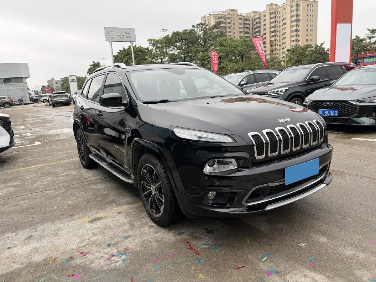 2017 Jeep Cherokee 2.4L 175HP L4 9AT,autocango,china used car exporter,china ev exporter,chinese used car exporter,chinese used ev exporter