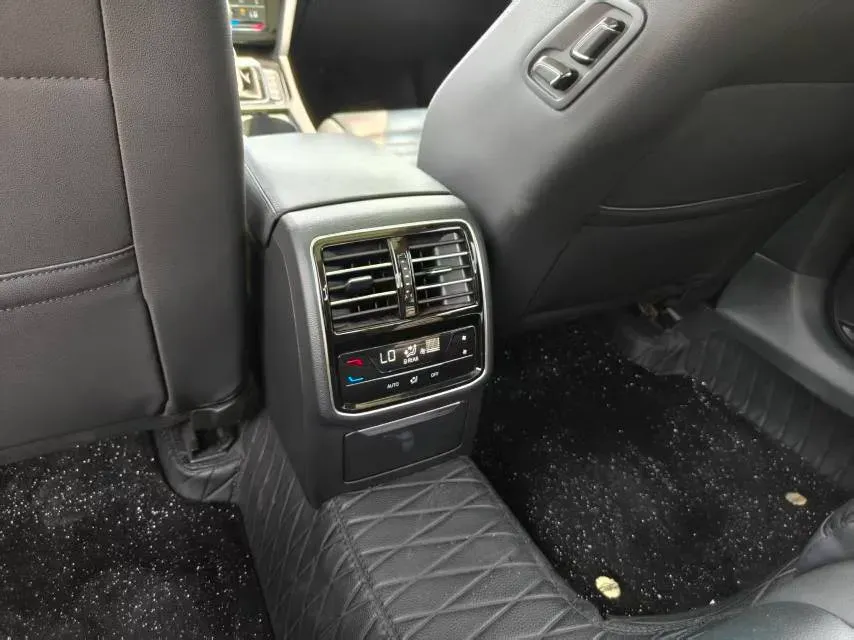 2020 Volkswagen Magotan 2.0T 186HP L4 7DCT,autocango,china used car exporter,china ev exporter,chinese used car exporter,chinese used ev exporter